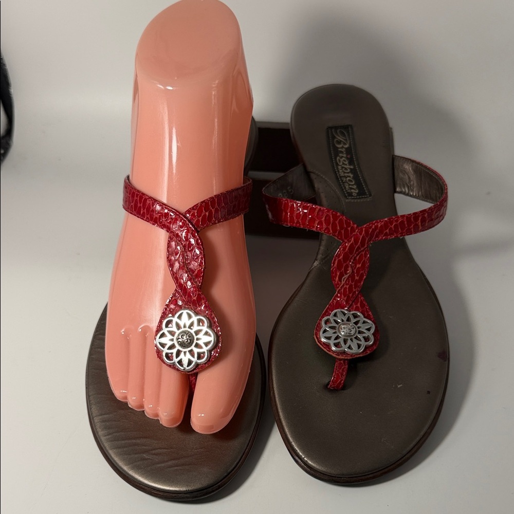 Brighton Red Open Thong Sandal Sz 7